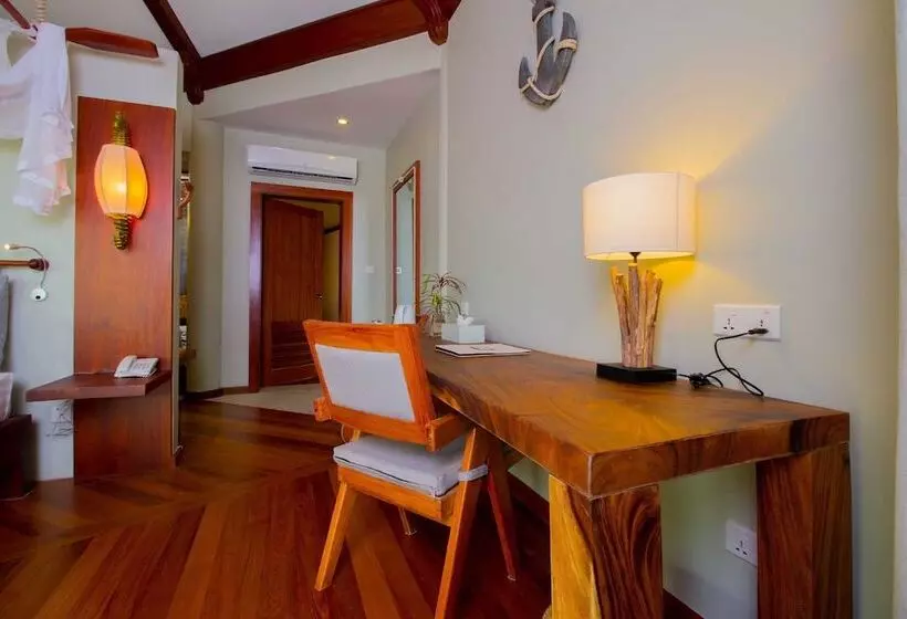 هتل Pristine Mermaid Resort