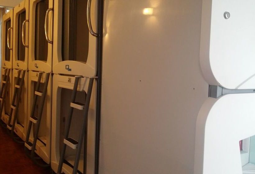 호스텔 Qube Beach Resort