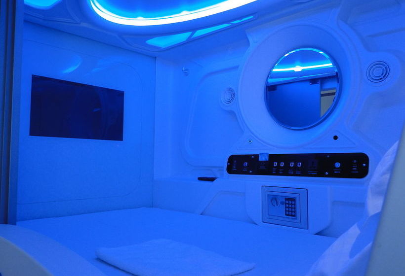 호스텔 Qube Beach Resort