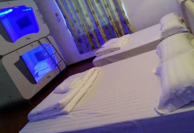 호스텔 Qube Beach Resort