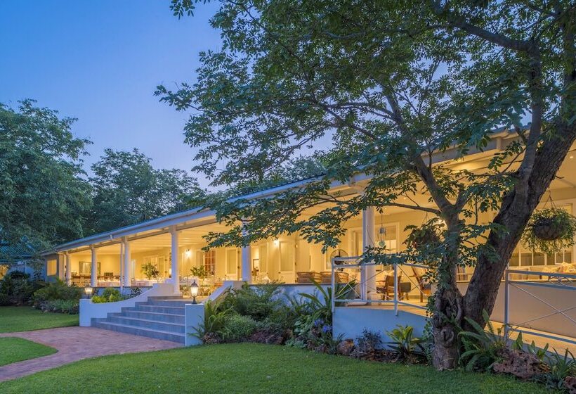 هتل Batonka Guest Lodge