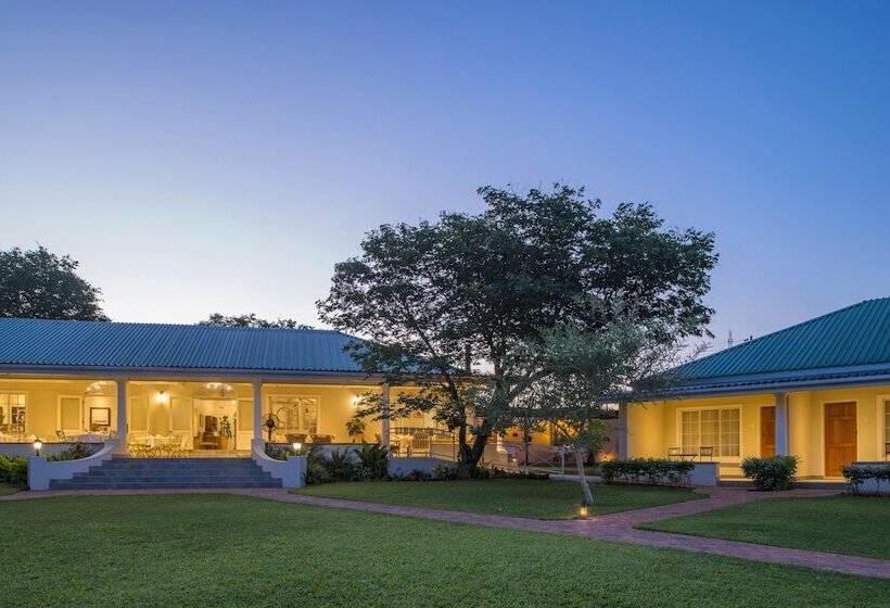 هتل Batonka Guest Lodge