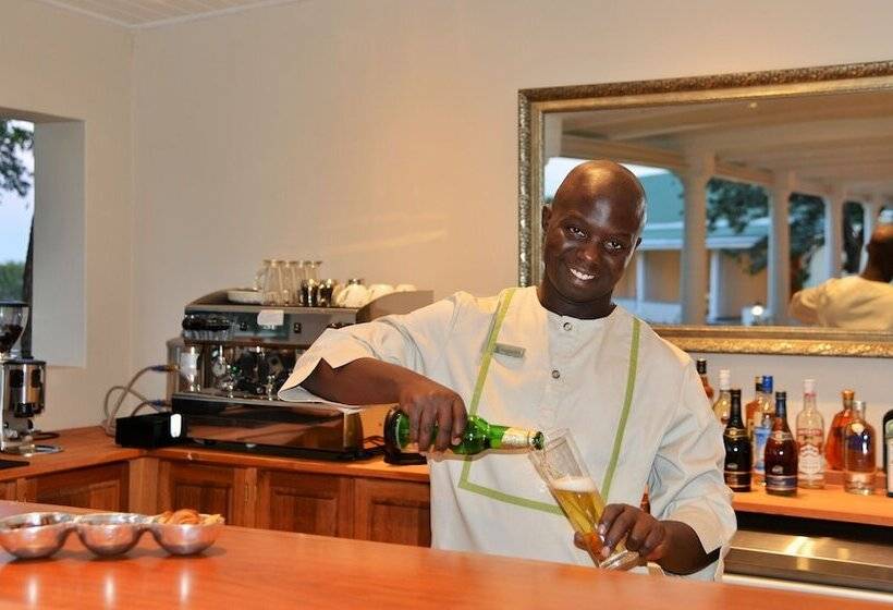 هتل Batonka Guest Lodge