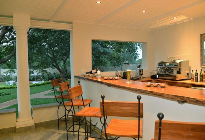 هتل Batonka Guest Lodge