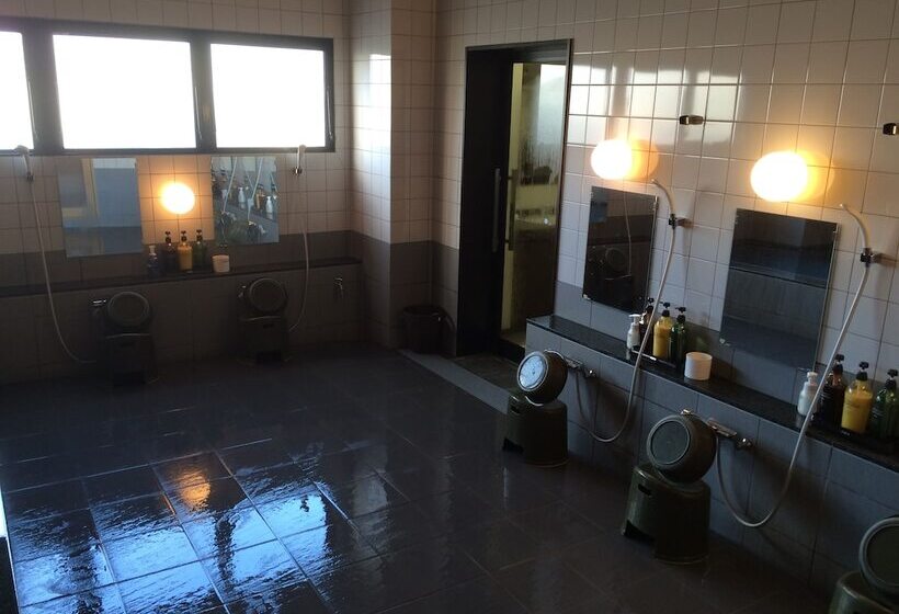 בית מלון כפרי Crown Hills Takaoka