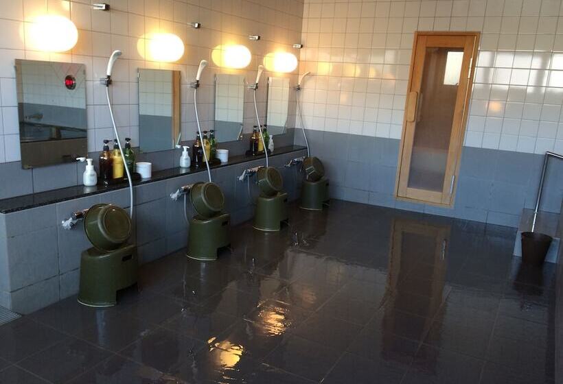 בית מלון כפרי Crown Hills Takaoka