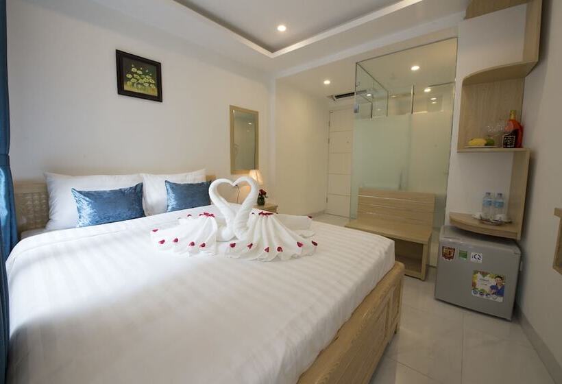 هتل Hanoi Holiday