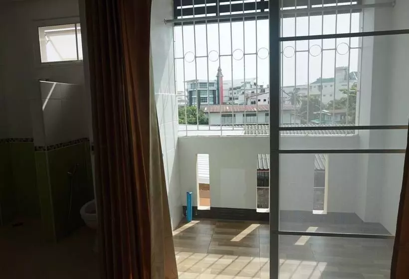 ホテル Mt Place Sakon Nakhon