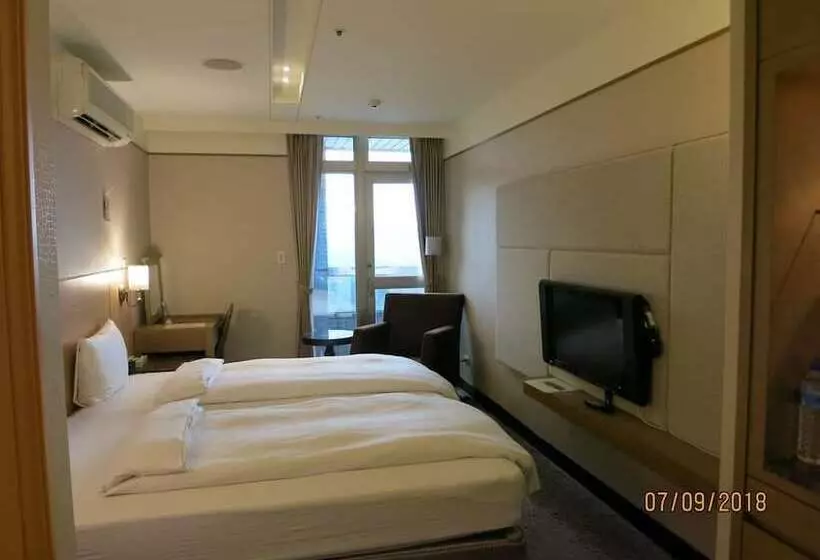 هتل Rhine Inn