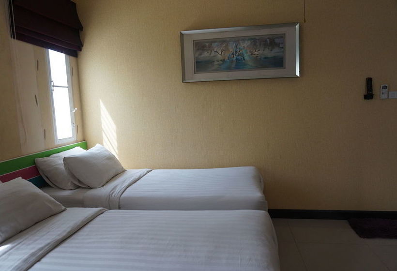 Отель The Seat Hostel