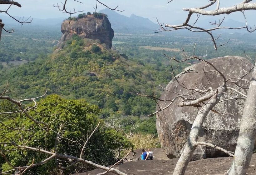 بنسيون Sigiri Wilderness Resort