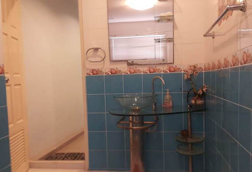 999 Triple Nine Boutique