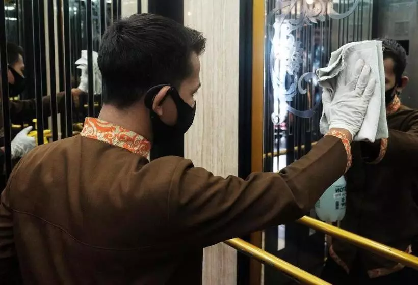 Blitz Hotel Batam Near Sultan Mahmud Ri Ayat Shah