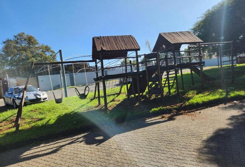 Отель Palm Continental