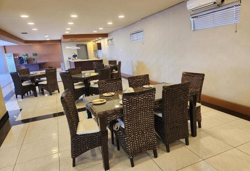 Отель Palm Continental