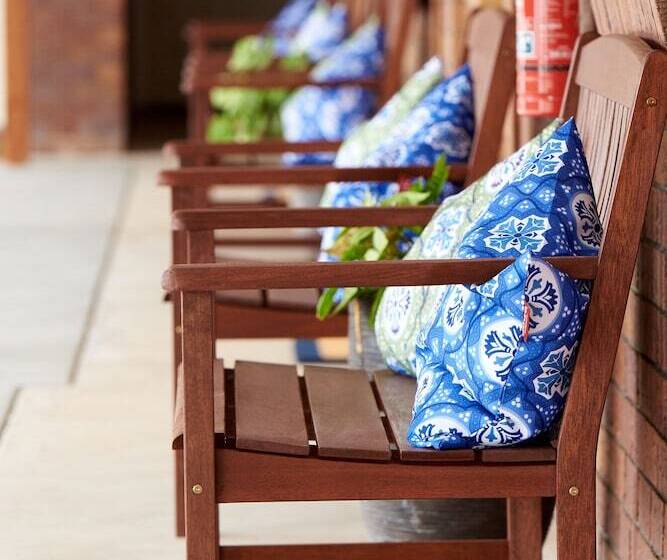 هتل Ruthven Street Motor Inn