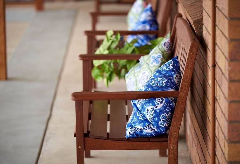 هتل Ruthven Street Motor Inn