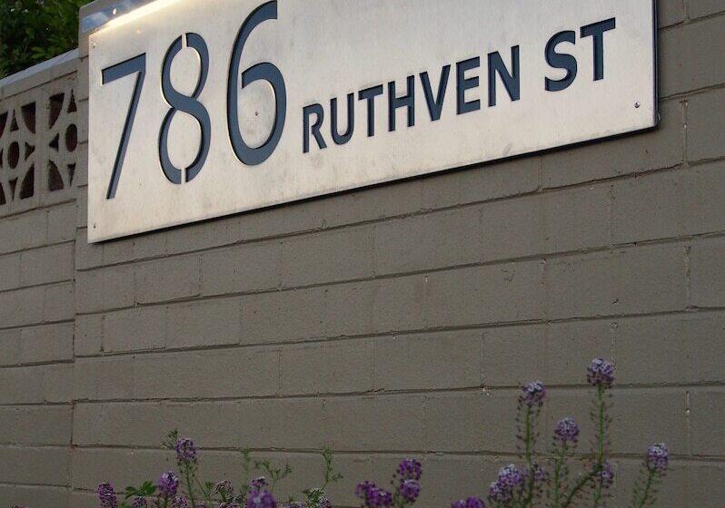 هتل Ruthven Street Motor Inn
