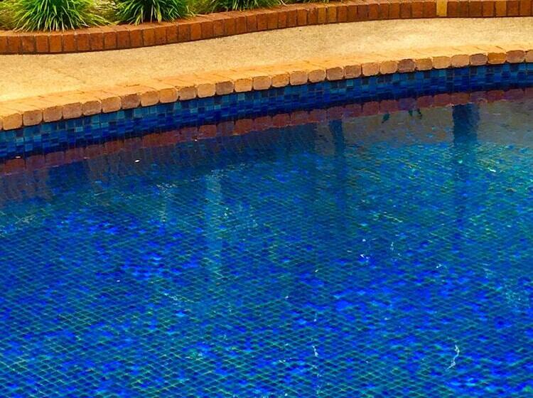 هتل Ruthven Street Motor Inn