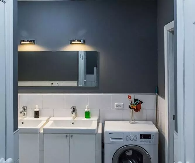 Shukhov Hostel
