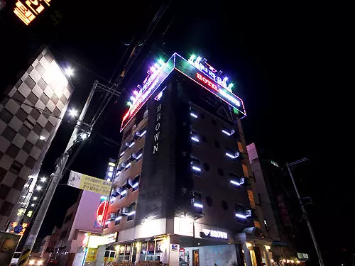 Hotel Brown