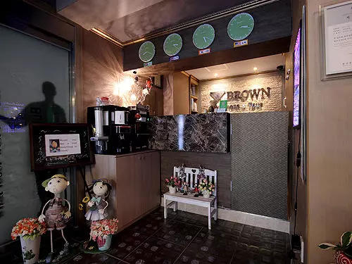 Hotel Brown