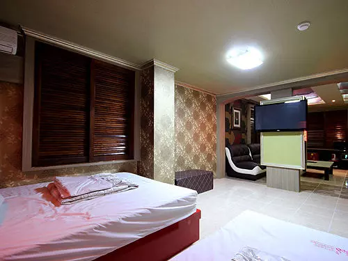 Hotel Brown