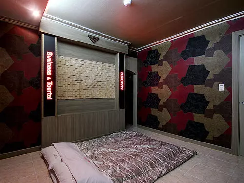 Hotel Brown