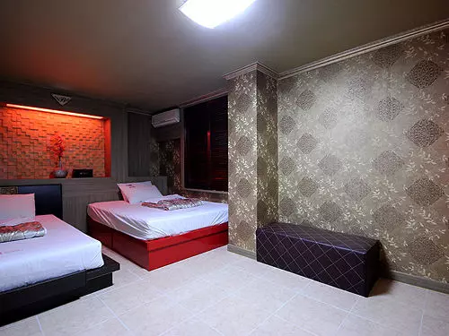 Hotel Brown