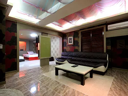 Hotel Brown