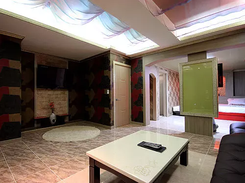 Hotel Brown