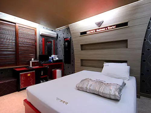 Hotel Brown