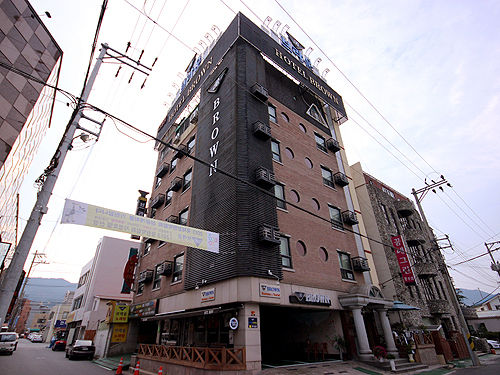 בית מלון כפרי Brown