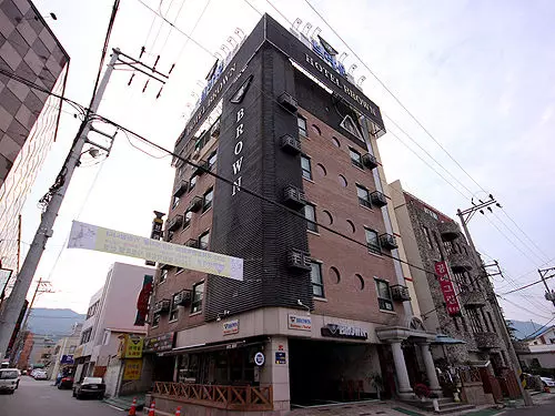 Hotel Brown