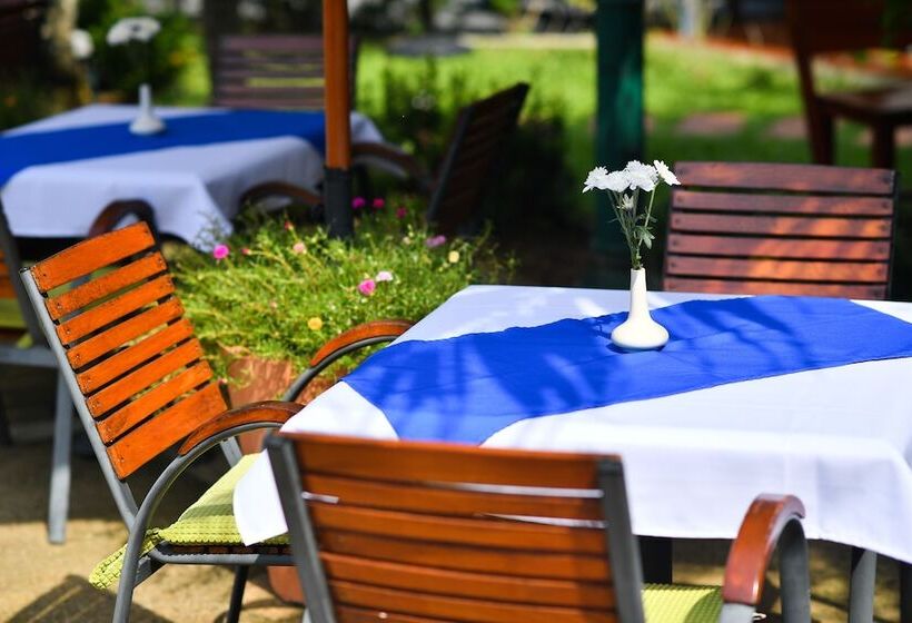 فندق Cascades Resort