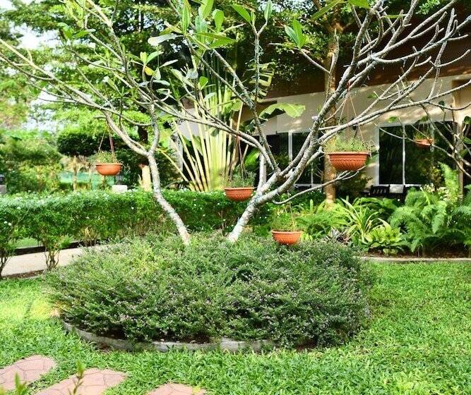 فندق Cascades Resort