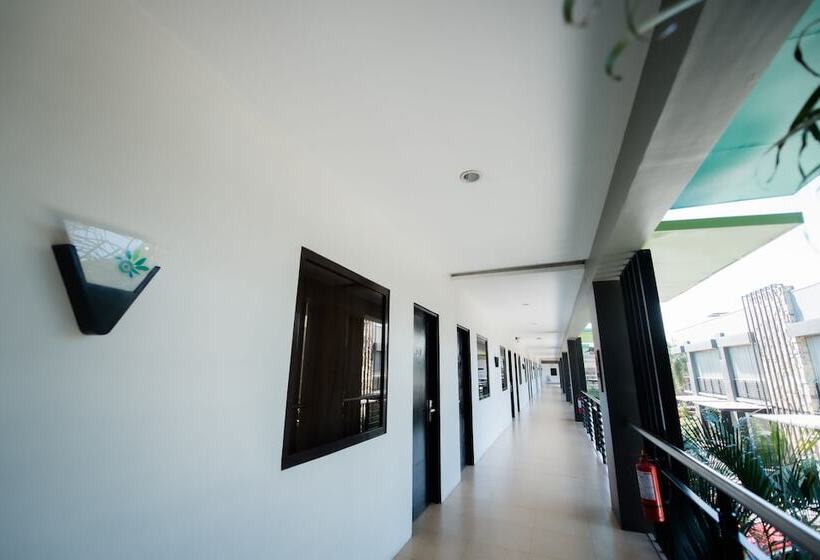 בית מלון כפרי Sun City Suites