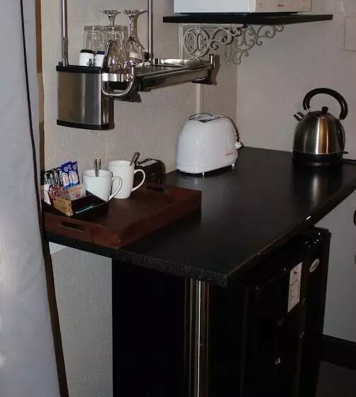 Majatalo Cottonwood Guesthouse