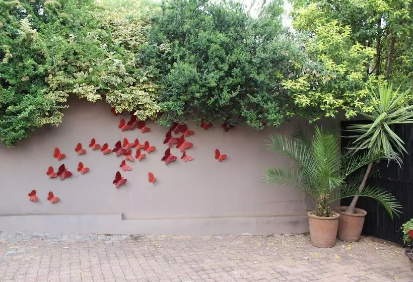 Majatalo Cottonwood Guesthouse