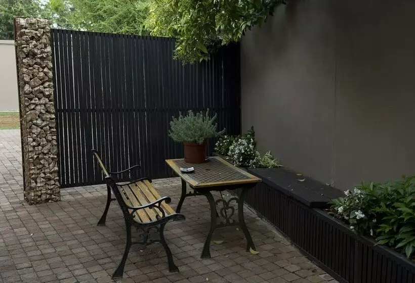 Majatalo Cottonwood Guesthouse