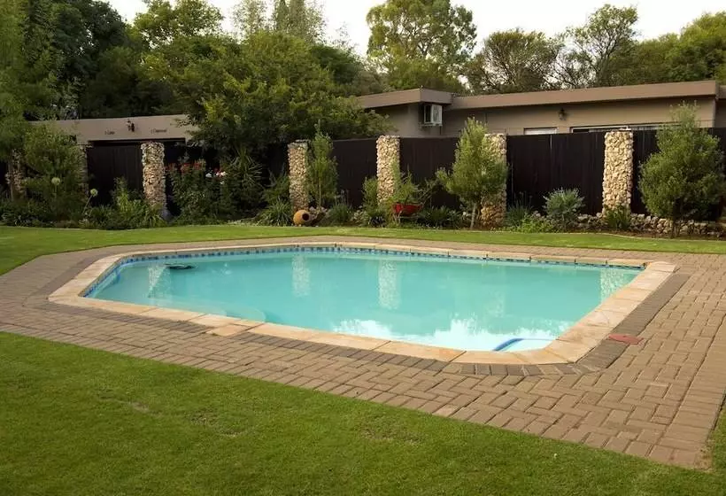 Majatalo Cottonwood Guesthouse