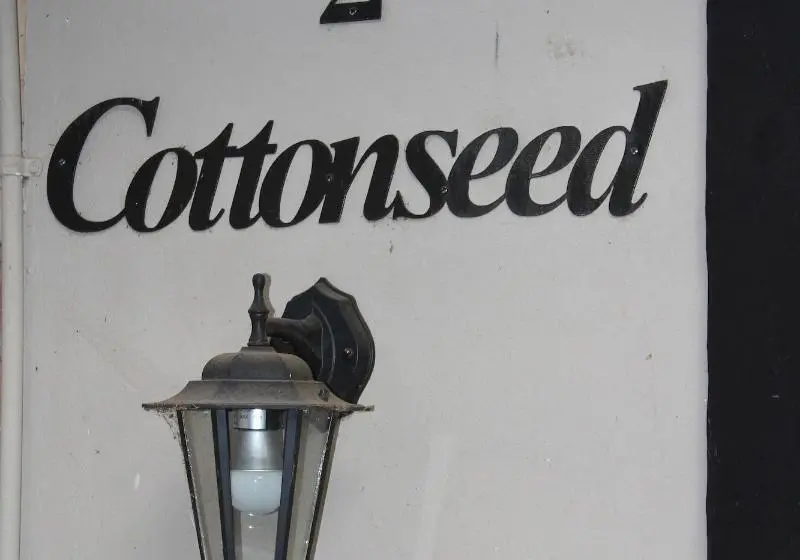 Majatalo Cottonwood Guesthouse