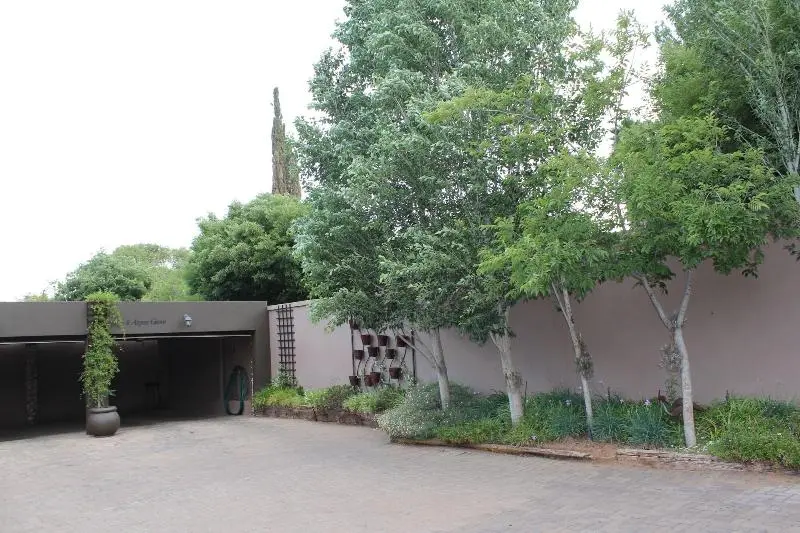 Majatalo Cottonwood Guesthouse
