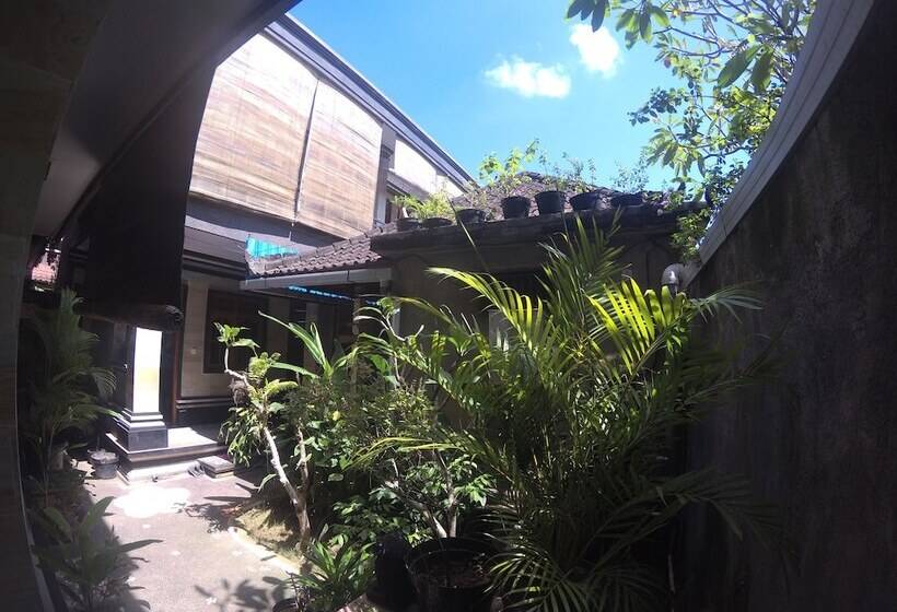 بنسيون Rumah Ary Homestay & Spa