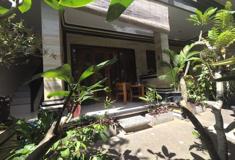 بنسيون Rumah Ary Homestay & Spa