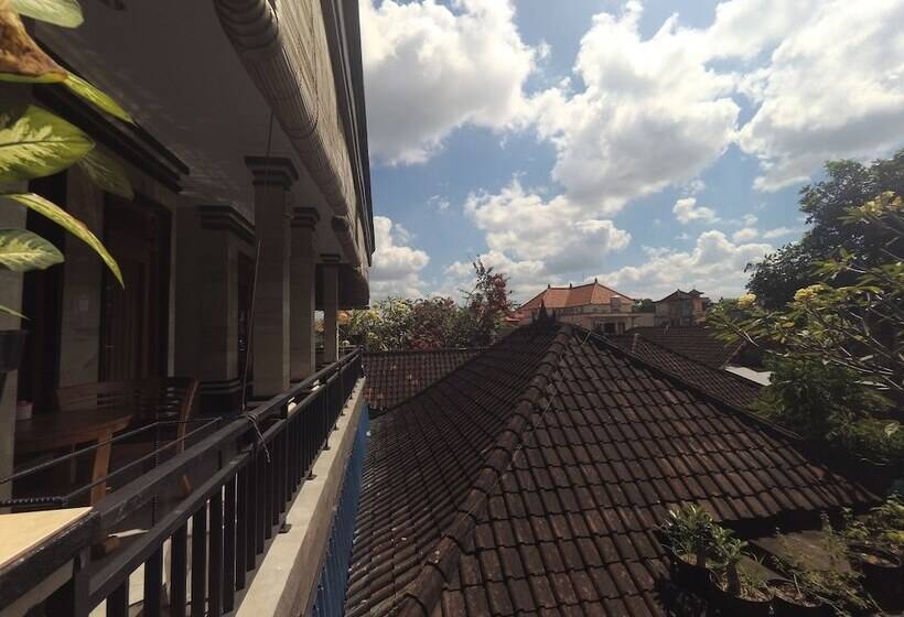 بنسيون Rumah Ary Homestay & Spa