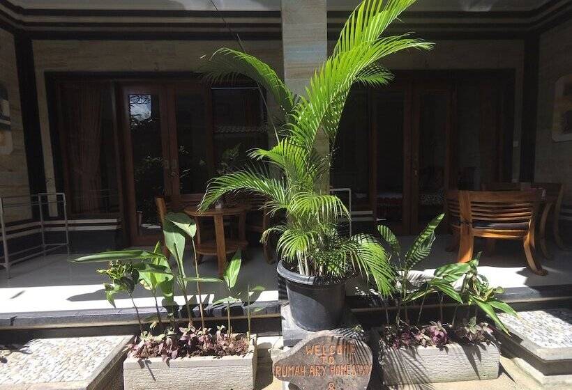 بنسيون Rumah Ary Homestay & Spa