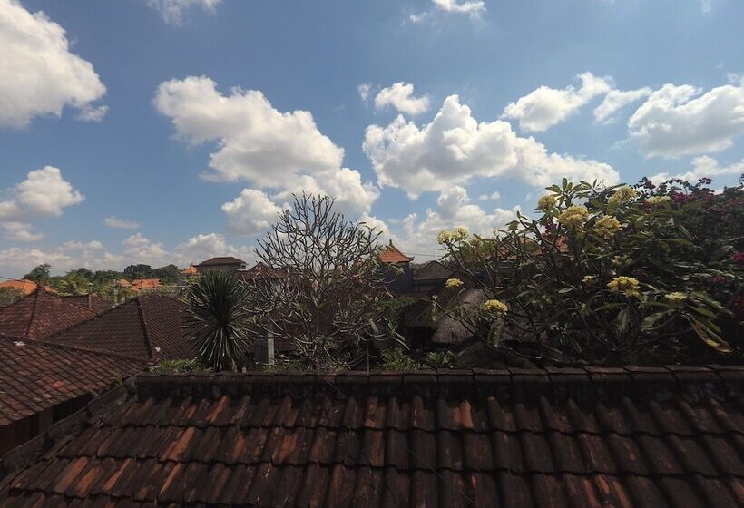 بنسيون Rumah Ary Homestay & Spa