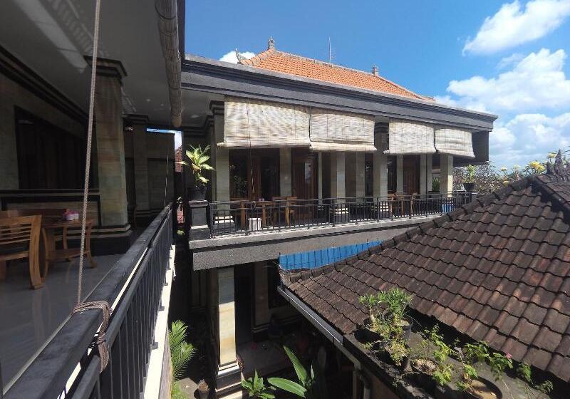 بنسيون Rumah Ary Homestay & Spa