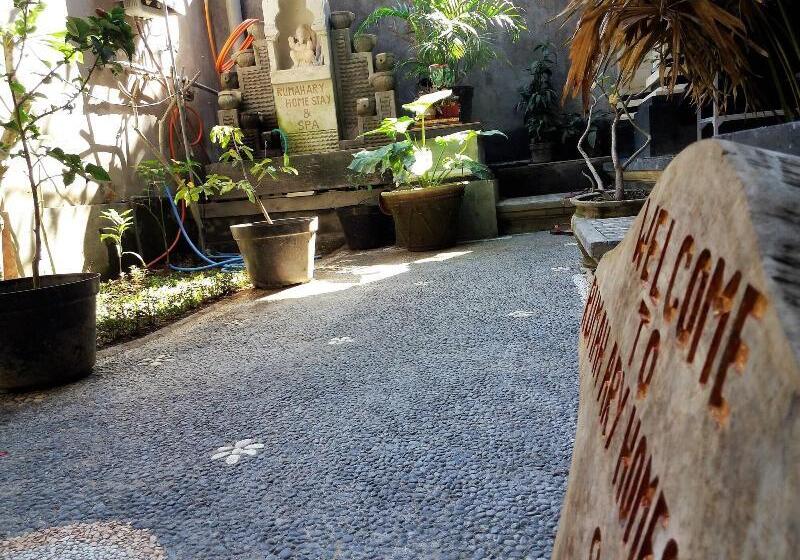 بنسيون Rumah Ary Homestay & Spa